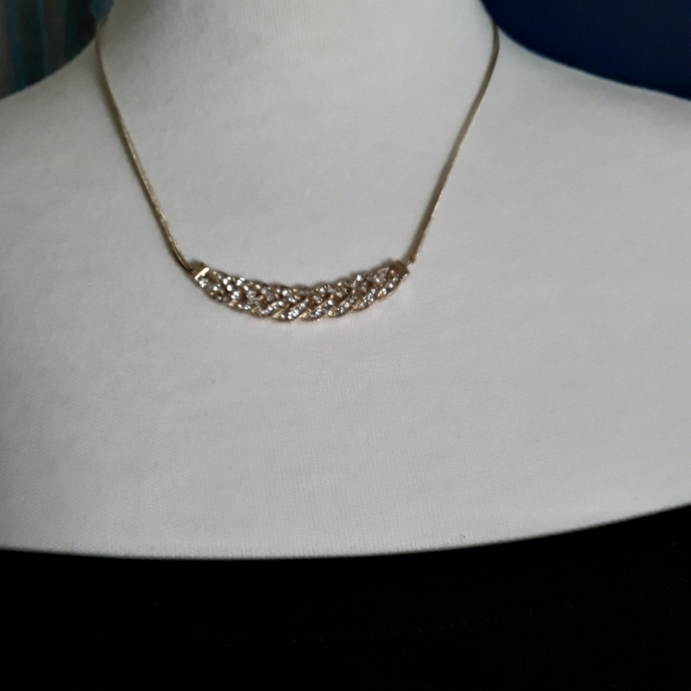 Gold tone necklace with braided design